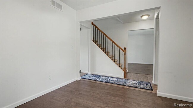 Building Photo - 2735 Foster Ave