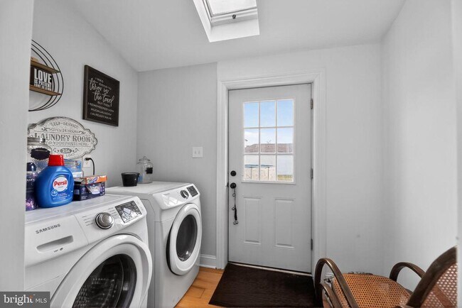 Building Photo - 810 Central Ave