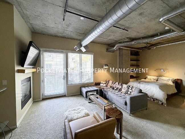 Building Photo - 3601 Arapahoe Ave