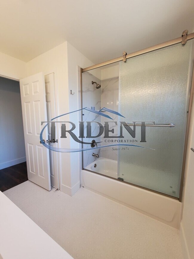 Building Photo - 685 N Barrett Rd