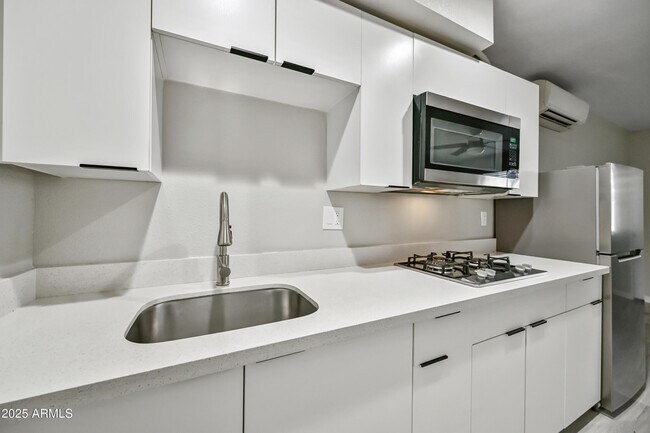 Building Photo - 3025 N 32nd St