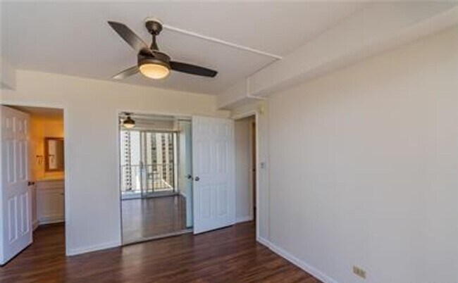 Building Photo - Pet Friendly, Secured, Lanai, AC, Private W&D