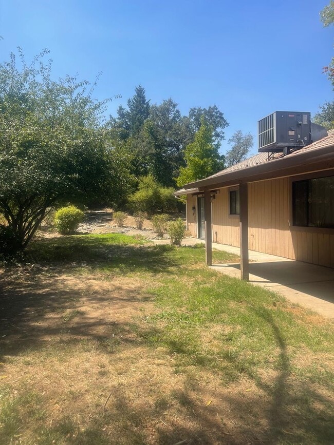 Building Photo - 651 Country Oak Dr