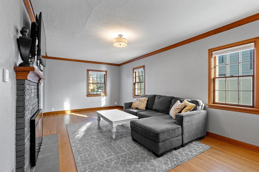 Building Photo - 1109 3rd St NW