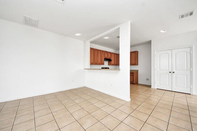 Building Photo - 4303 Oakridge Dr