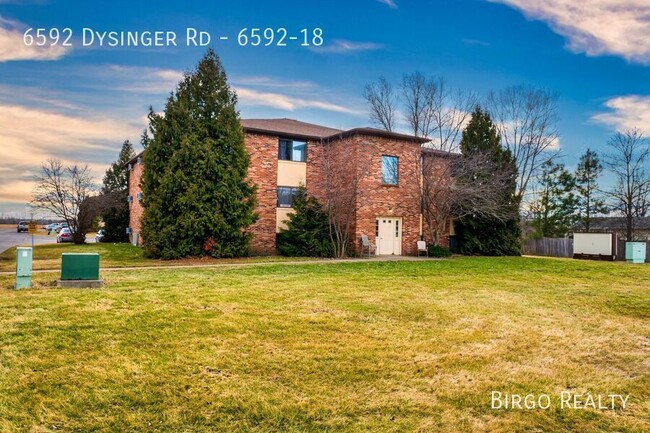 Building Photo - ROOMY 2-Bed Apartment in LOCKPORT