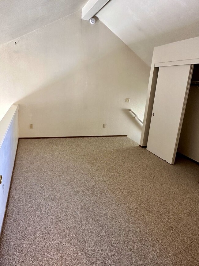 Building Photo - 2 Bedroom, 2 Bath Condo