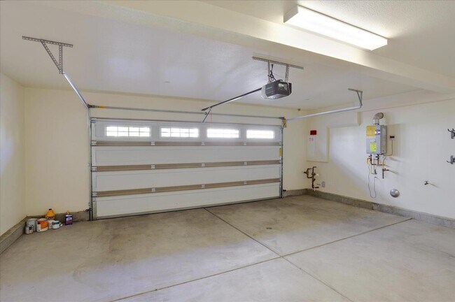 Building Photo - 9153 Foster Ln