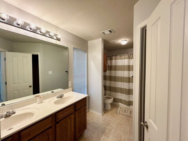 Building Photo - BEAUTIFUL 4 BR/2BTH HOUSE LOCATED IN CIBOLO AVAILABLE NOW!!