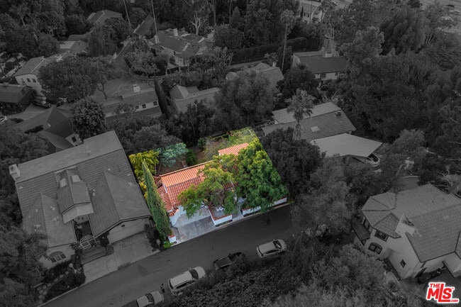 Building Photo - 3323 N Knoll Dr