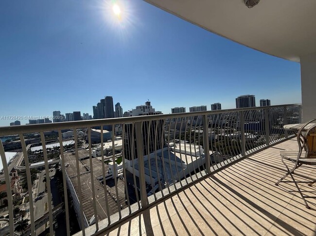 Building Photo - 1750 N Bayshore Dr