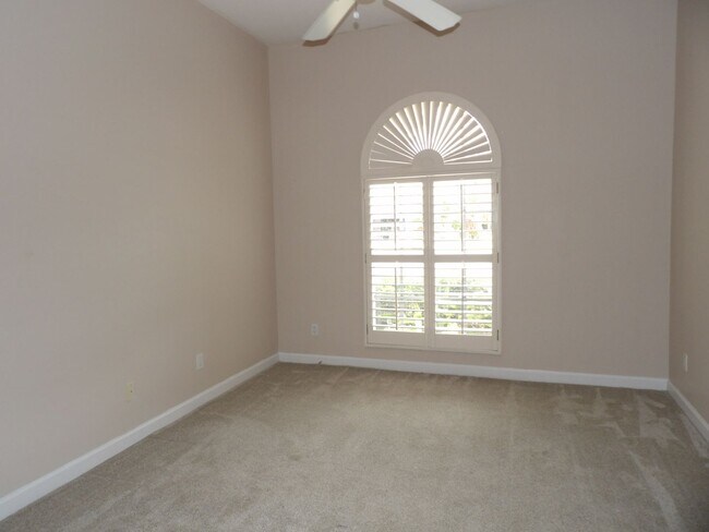 Building Photo - 557 SW New Castle Cove