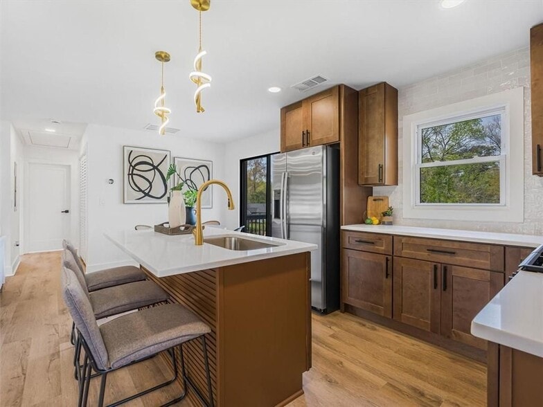 Building Photo - 960 Pine Forest Dr SW