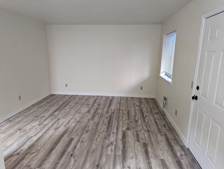 Building Photo - 700 S Weed Blvd