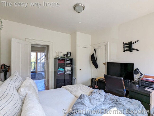 Building Photo - 8 Evergreen Square