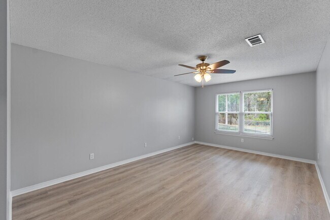 Building Photo - 8828 Arlington Ln