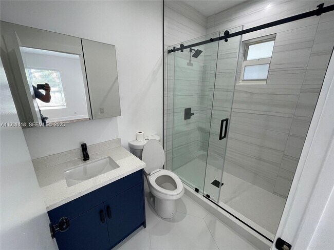 Building Photo - 1051 SW 8th Ave