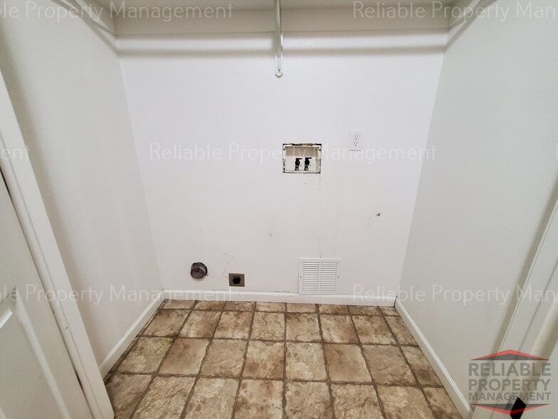Building Photo - 1557 Bull Pen Way