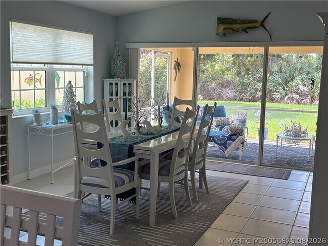 Building Photo - 9097 SE Retreat Dr