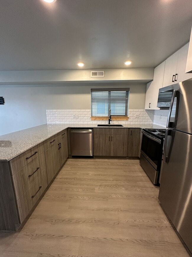 Building Photo - 2 Bed, 1 Bath at Teton River Flats! $200 OFF FIRST MONTH'S RENT!!!