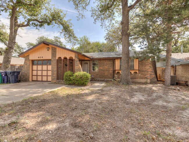 Building Photo - 604 Greenvale Rd