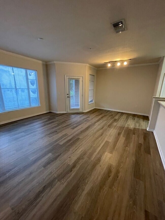 Building Photo - Gardens of Bridgehampton - 1 bed - 1 bath ...
