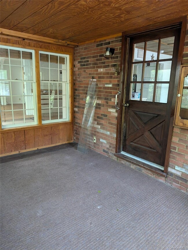 Building Photo - 45 Sunken Meadow Rd