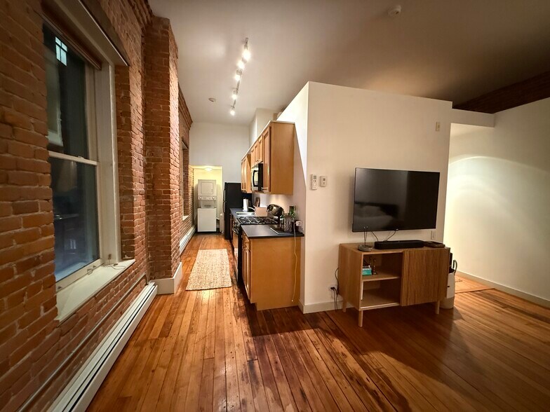 Building Photo - 93 Eddy St