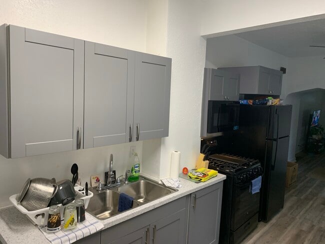 Building Photo - Hastings Duplex