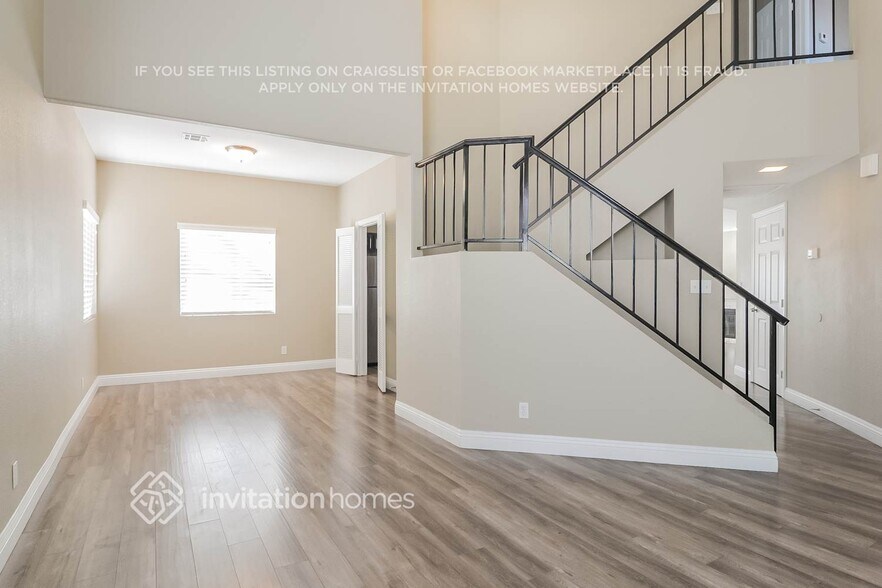 Building Photo - 453 Mayan Dr