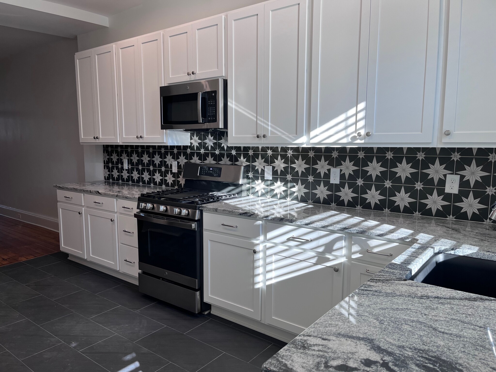Kitchen first floor - 2135 E Fairmount Ave