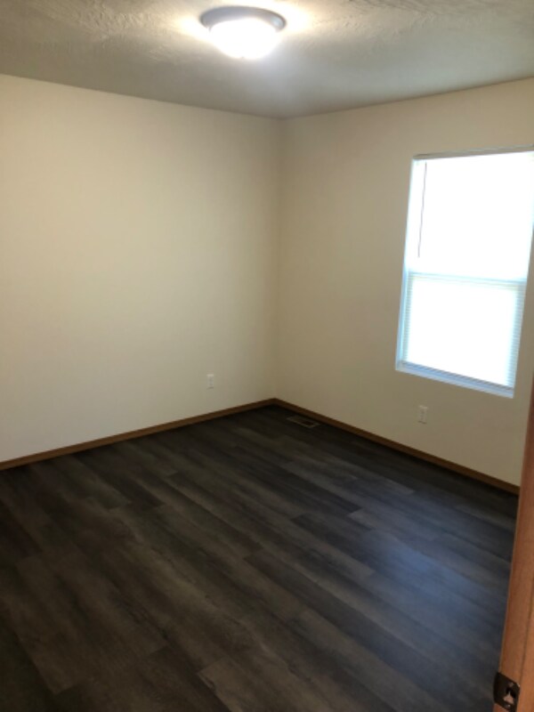Building Photo - 1717 N Oak Grove Ave