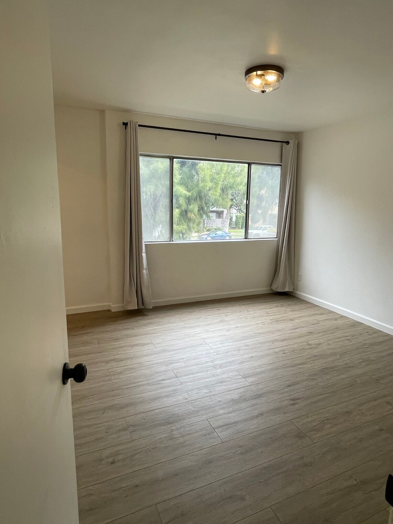 Second bedroom - 13118 Riverside Dr