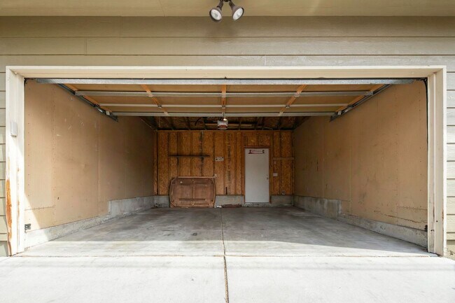 Building Photo - Exceptional 5-Bedroom Home Steps from the University of Denver