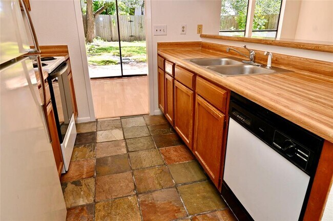 Building Photo - 13356 Water Oak Ln