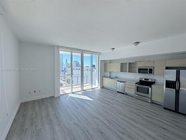 Building Photo - 350 NE 24th St