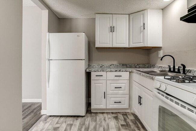 Building Photo - 3307 Wood Ave