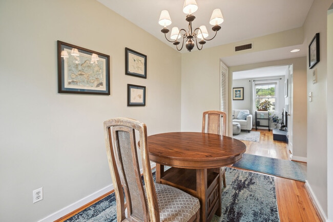 Building Photo - 2202 Washington Ave