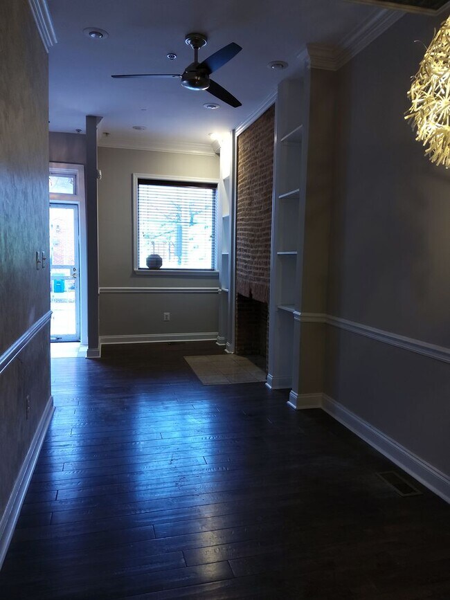 Building Photo - Ready to Move In 2 Bedroom near Ravens Stadium w/ Two Decks!