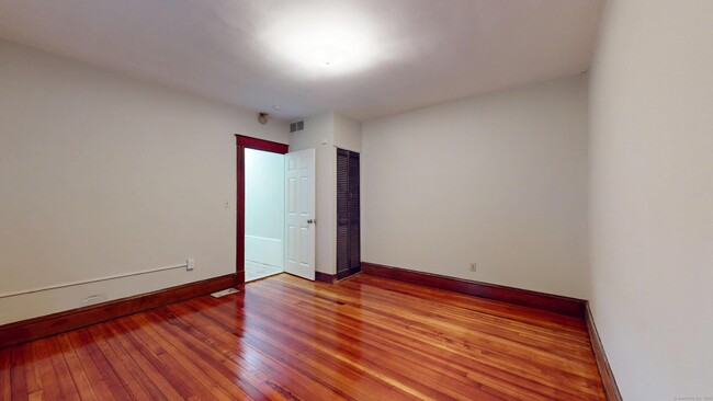 Building Photo - 907 New Britain Ave