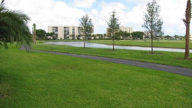 Building Photo - 7260 Kinghurst Dr