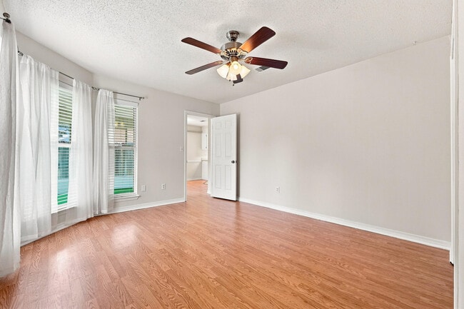 Building Photo - 148 Meadowbrook Ct