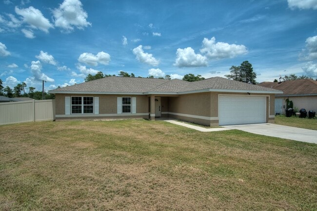 Building Photo - Spacious 4/2/2 Available Now!