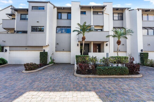 Building Photo - 16 Portside Dr