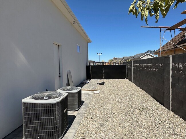 Building Photo - Stunning 5 Bedroom Home with Premium Upgrades Throughout