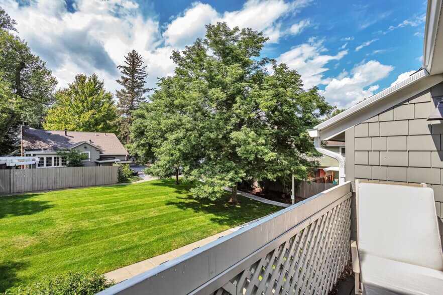 Foothills views from the balcony - 3870 Broadway St