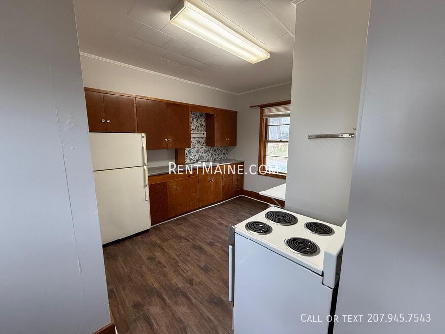 Building Photo - 225 Center St