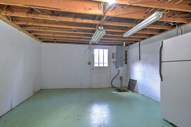 Building Photo - 208 Hogan Ave