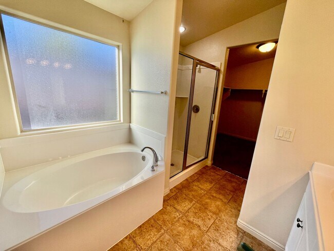 Building Photo - Pet Friendly Home in Green Valley