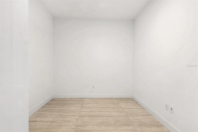 Building Photo - 301 QUAY Cmn